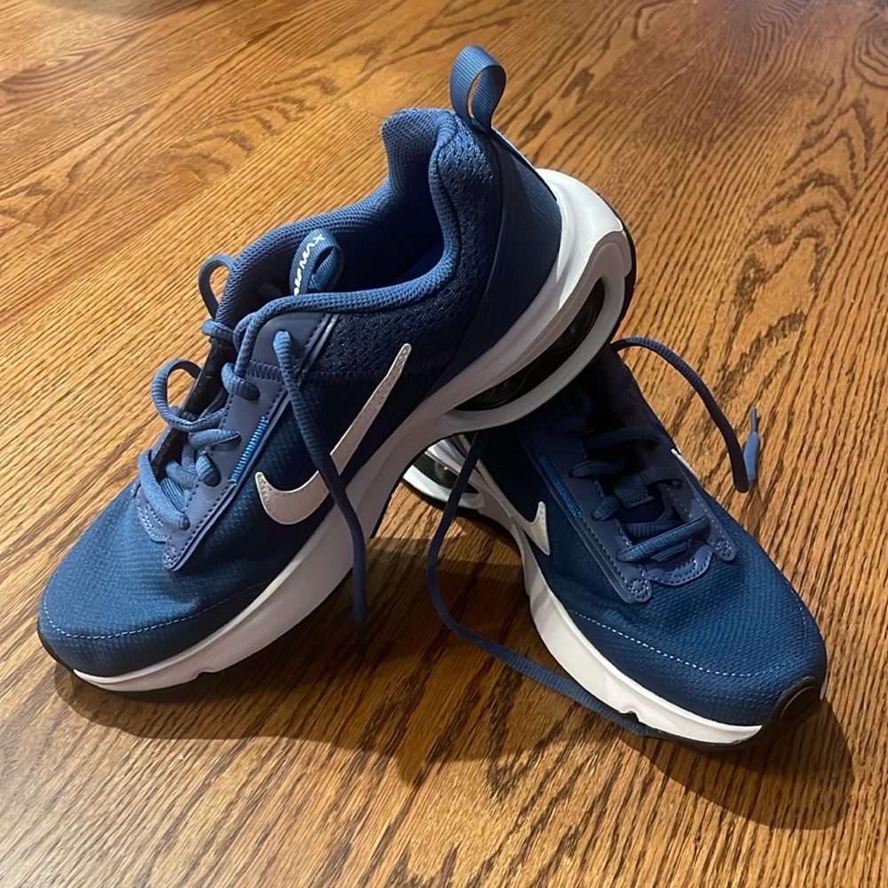 Nike Air Max INTRLK LITE - size 7Y- color:Mystic Navy, White, Bleu Marine Mystic